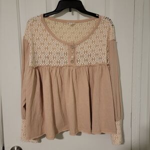 POL Boutique Floral embossed,oversized top Womens Size S, EUC,Tan